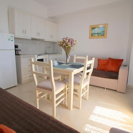 Garden Villa Eva Sarandë エクステリア 写真