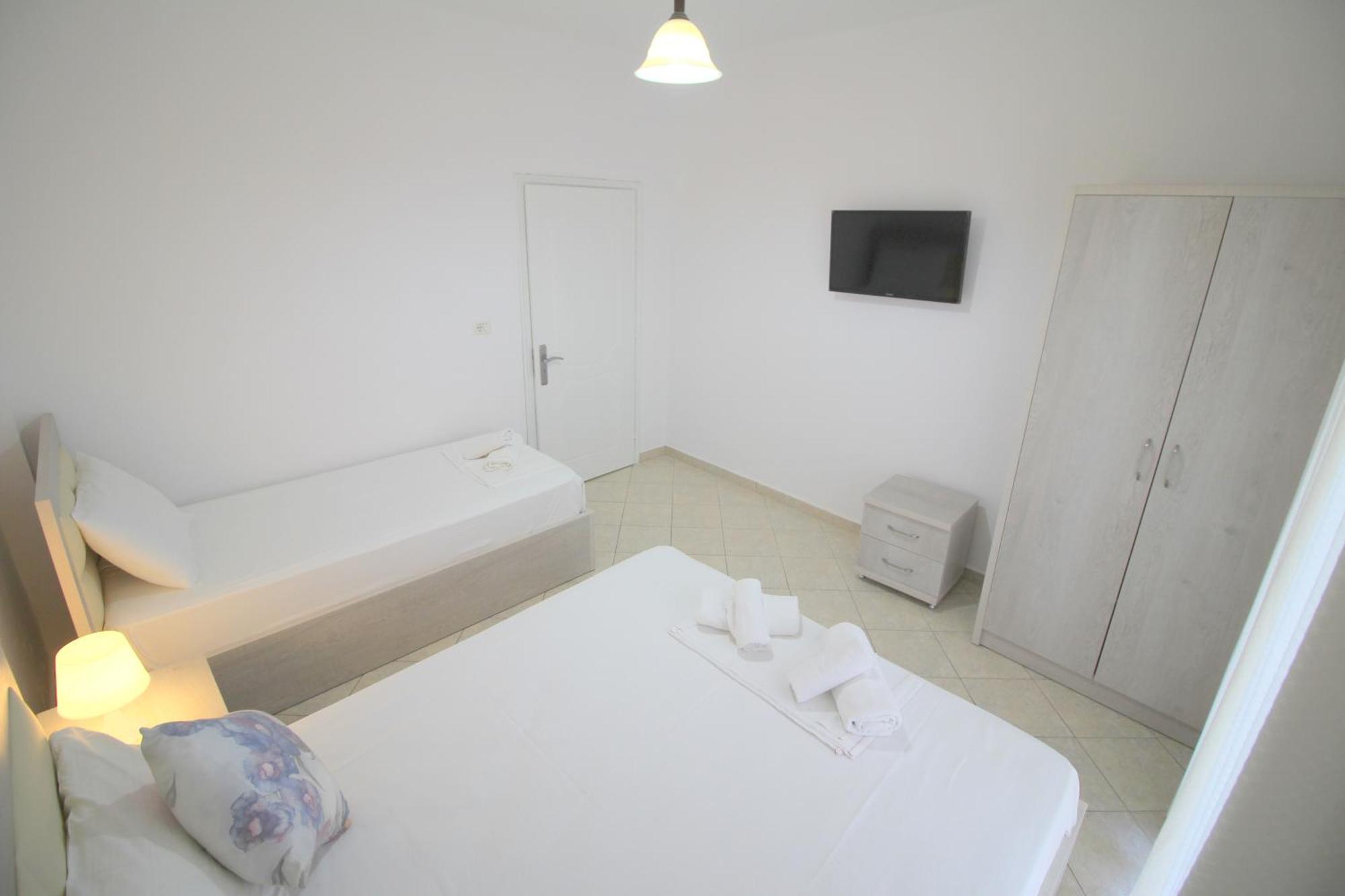 Garden Villa Eva Sarandë エクステリア 写真