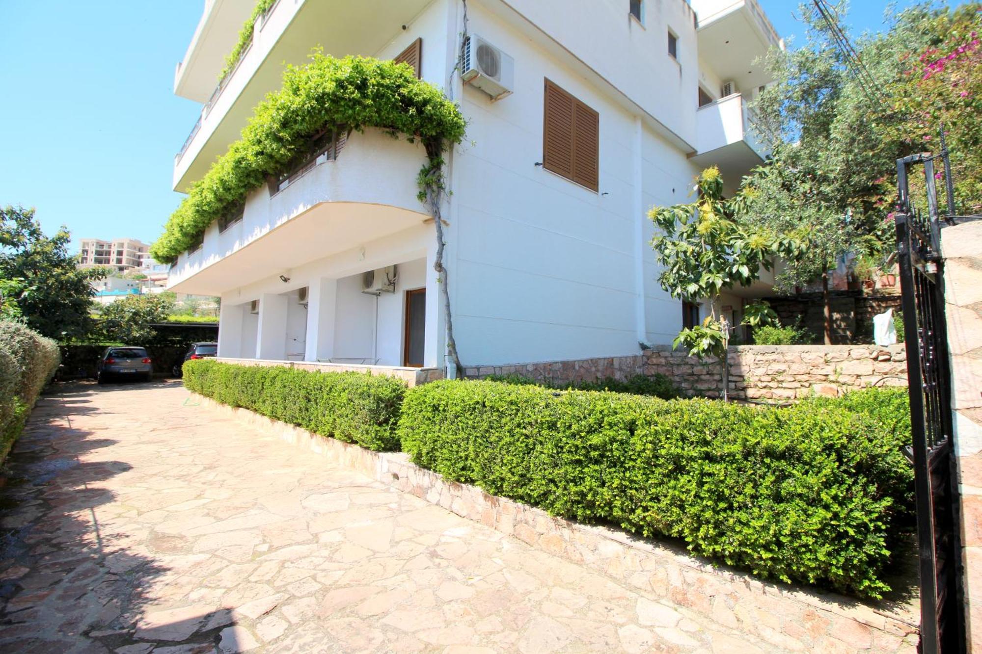 Garden Villa Eva Sarandë エクステリア 写真